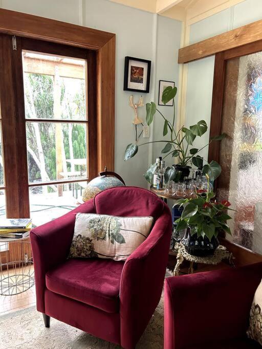 Oakura Pond Cottage - A Unique Kiwi Holiday Bach Экстерьер фото